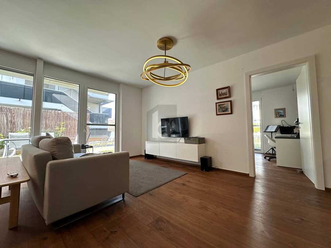 Ground floor apartment with private garden and light