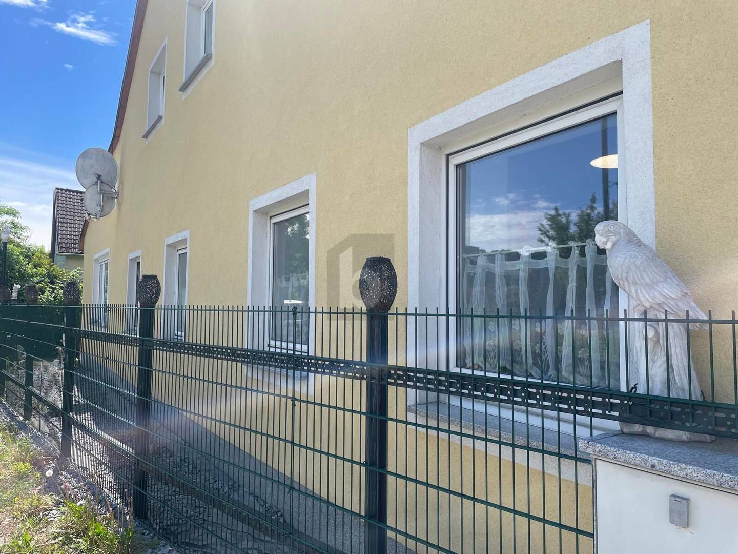 Sonnige Wohnung mit viel Platz und zahlreichen Parkplätzen