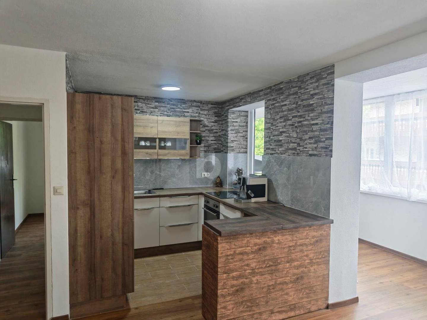 Modern apartment with sunny balcony and second home permit