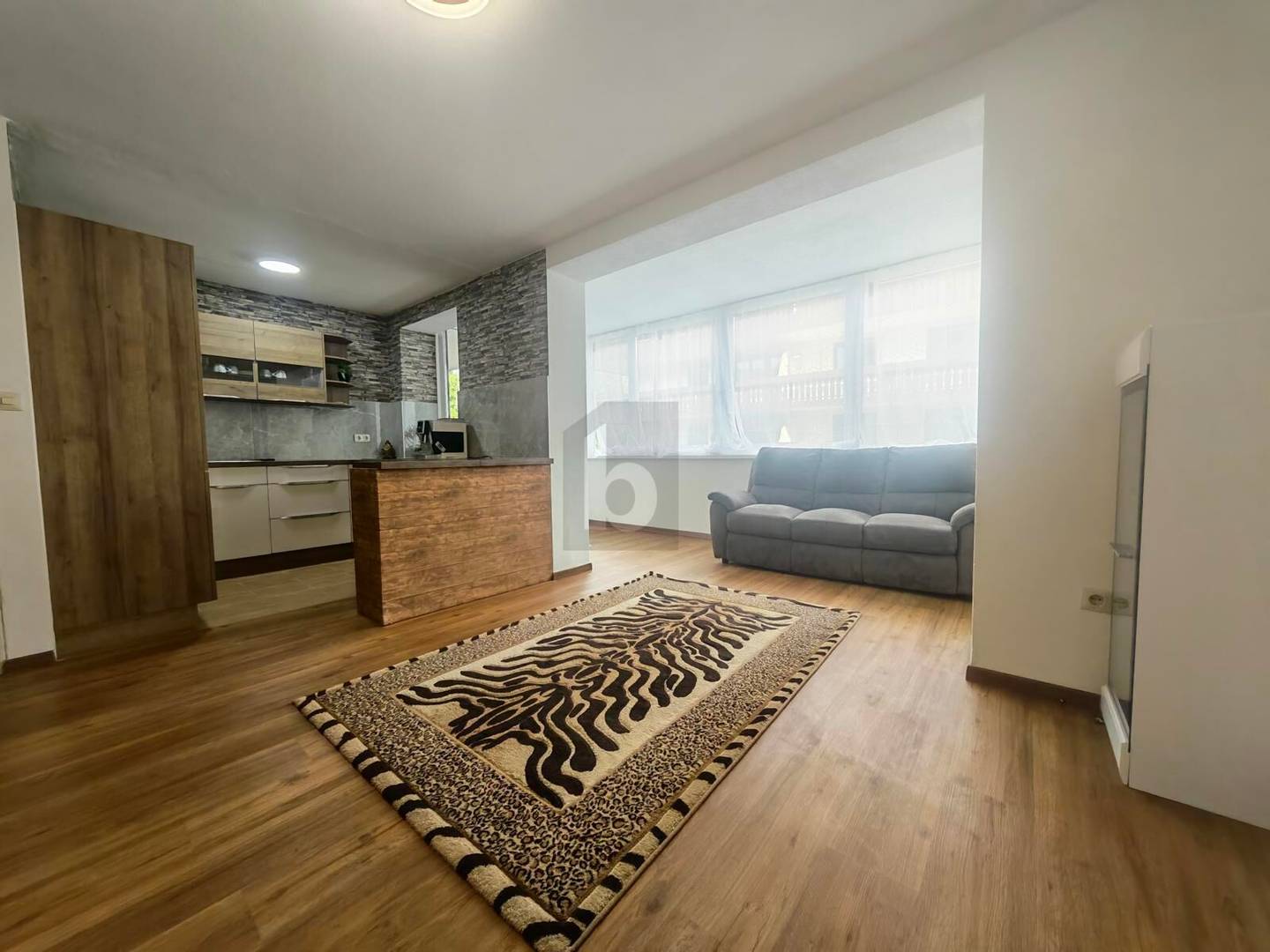 Modern apartment with sunny balcony and second home permit