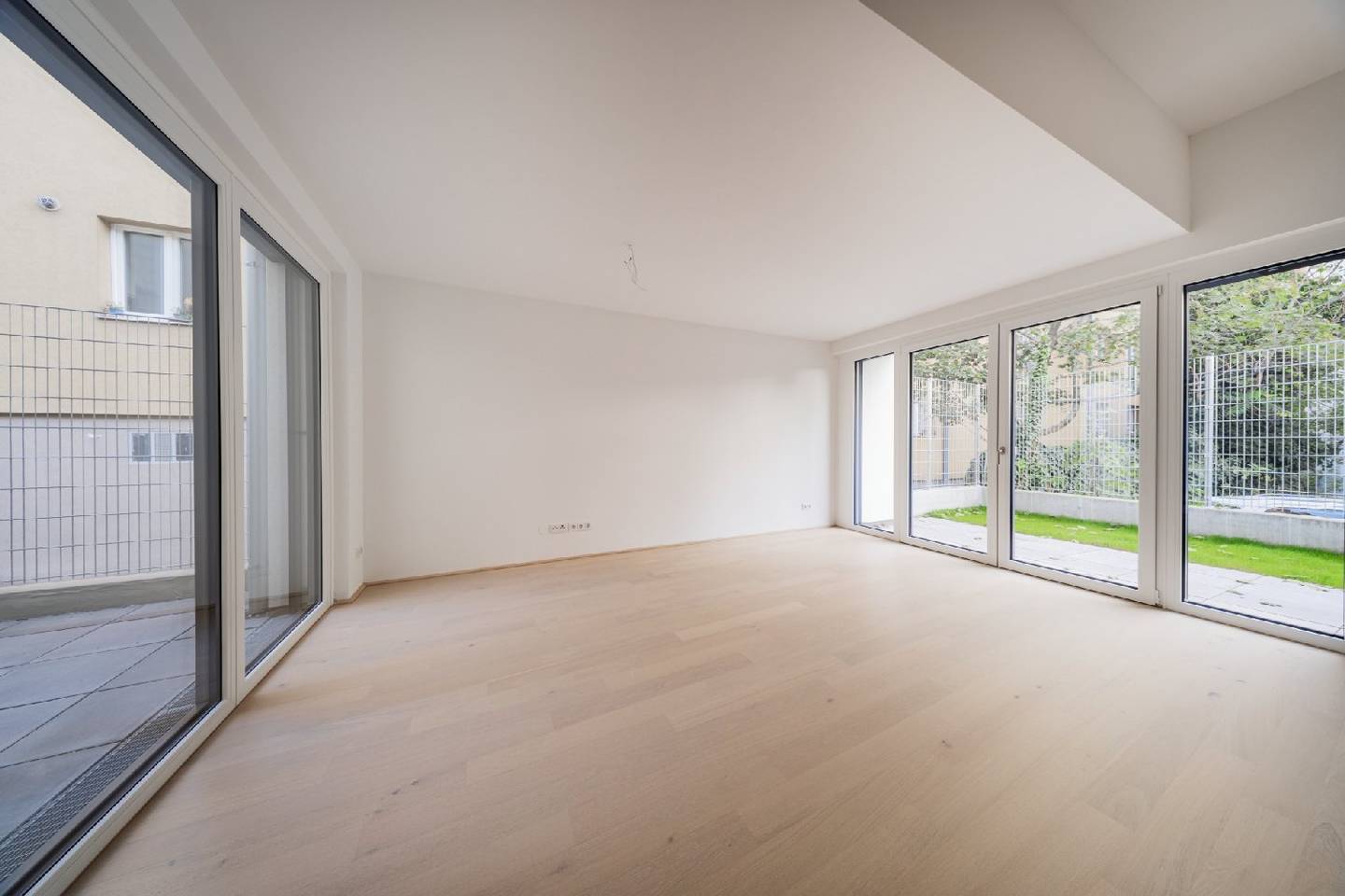 Wohnung Neubau mit Terrasse und Eigengarten