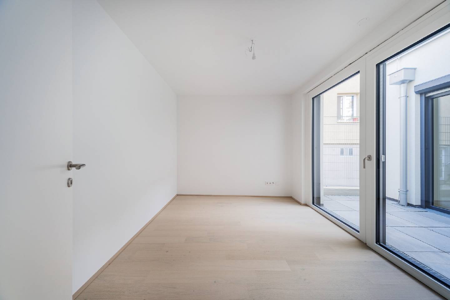 Wohnung Neubau mit Terrasse und Eigengarten