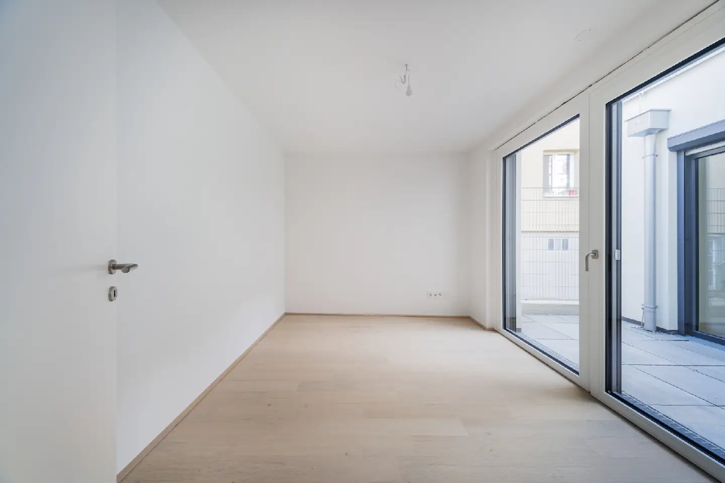 Wohnung Neubau mit Terrasse und Eigengarten