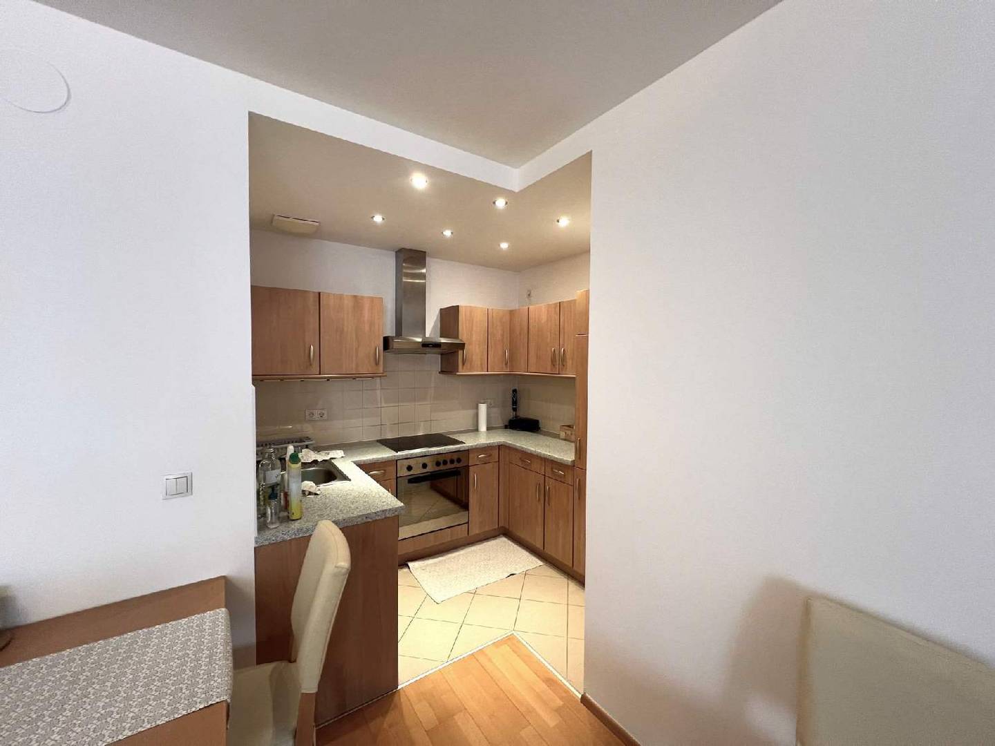 Apartment in a quiet location fully furnished with parking garage