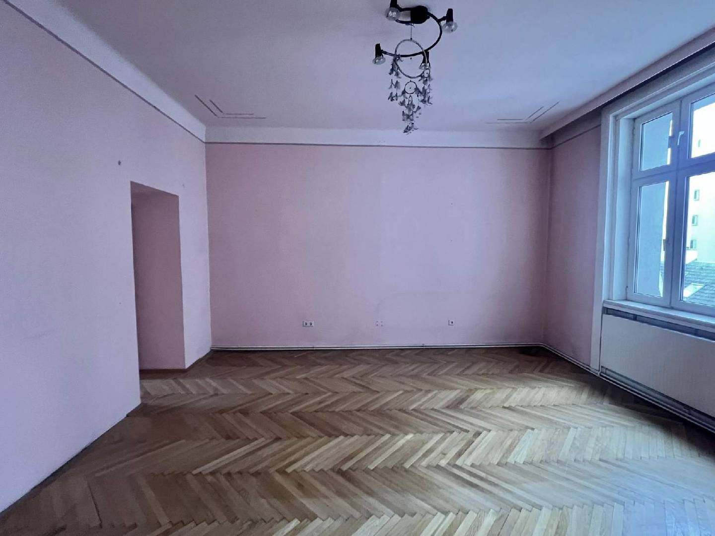 Old building apartment quiet courtyard potential