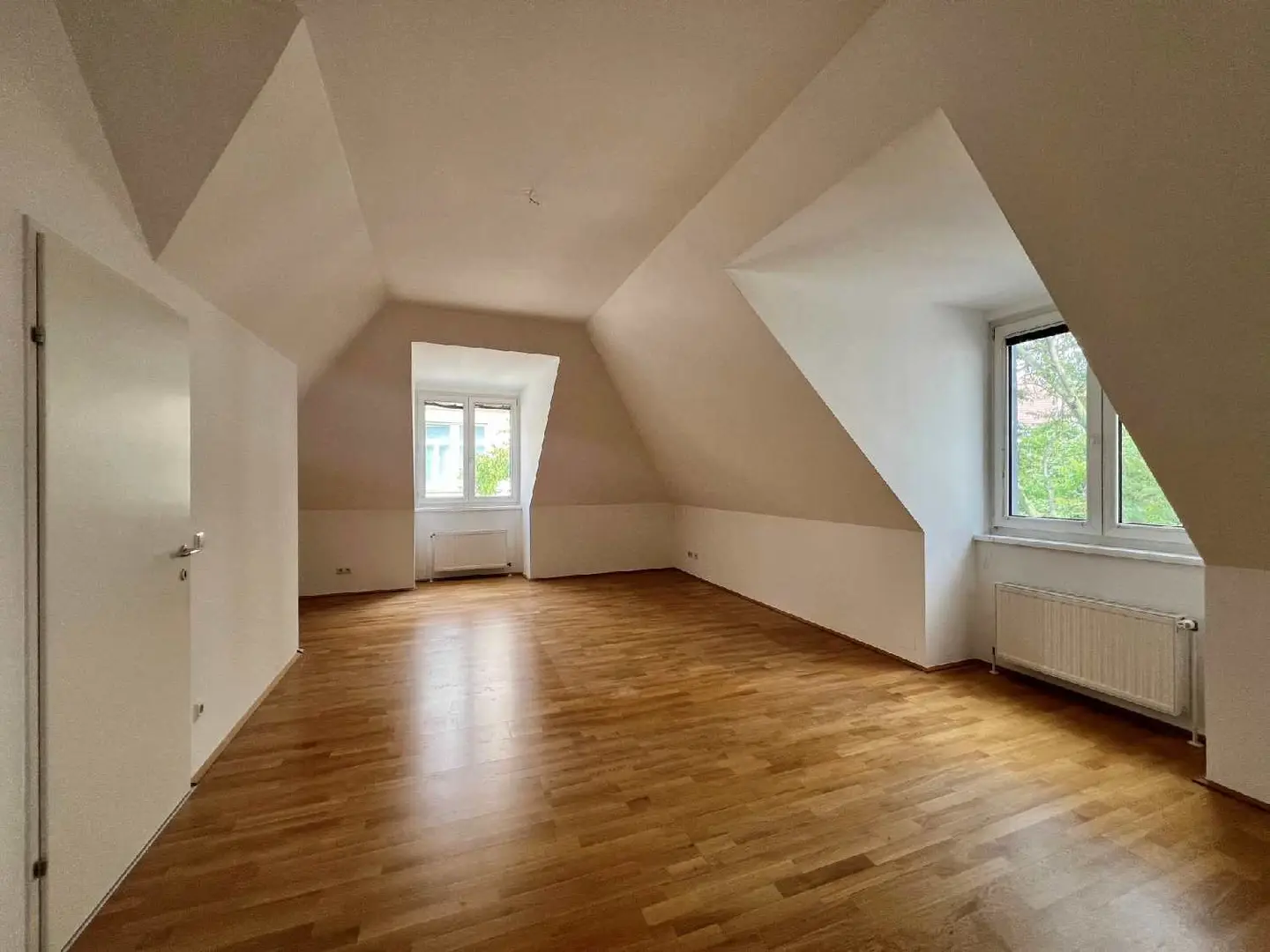 Dachgeschosswohnung Naschmarkt helle Decken