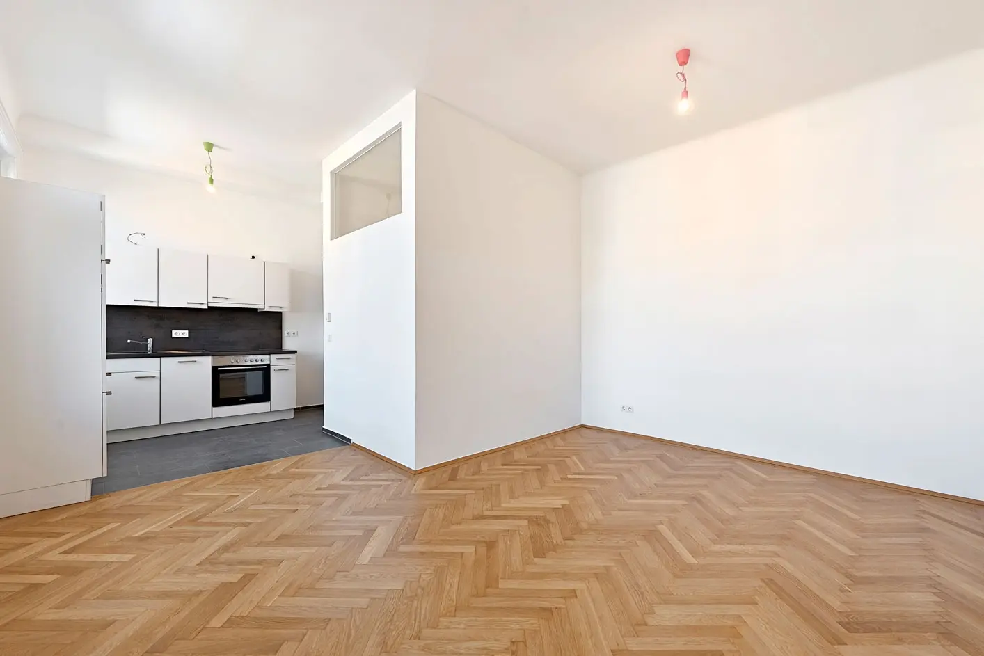 Altbauwohnung mit Balkon und heller Wohnküche