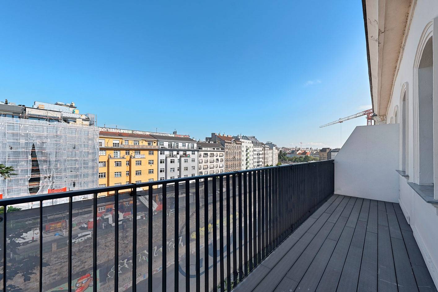 Altbauwohnung mit Balkon und heller Wohnküche