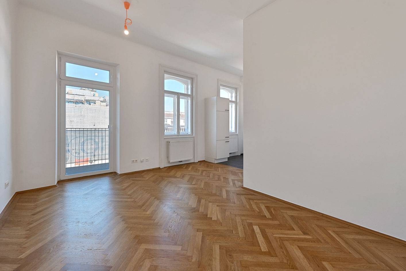 Altbauwohnung mit Balkon und heller Wohnküche