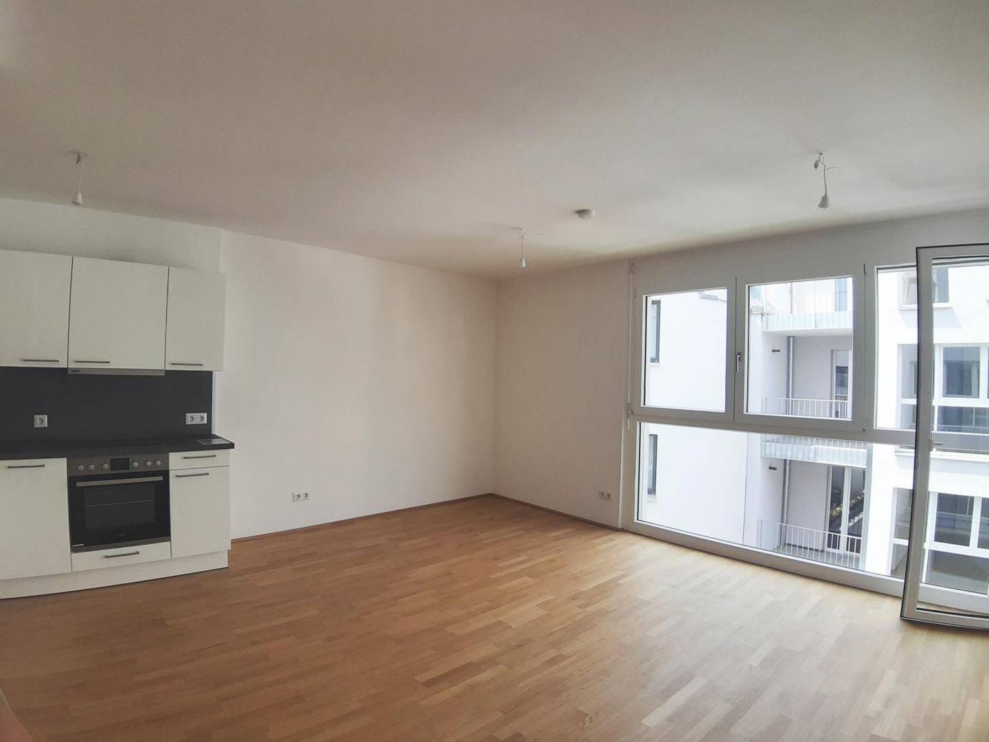 Newly built apartment near Shopping City Nord with loggia