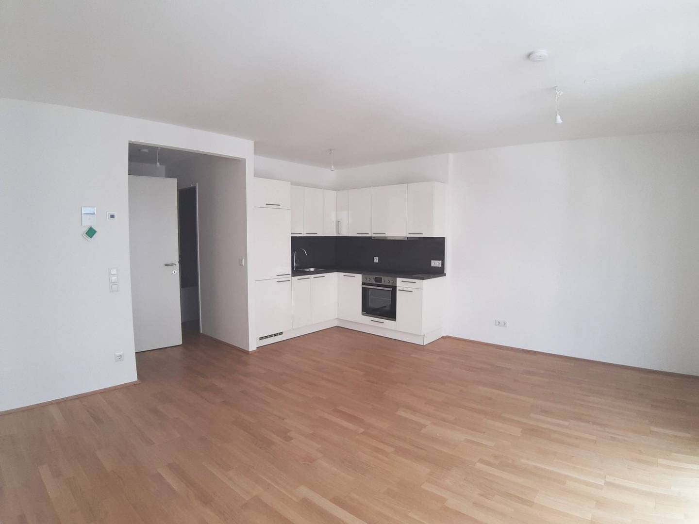 Newly built apartment near Shopping City Nord with loggia
