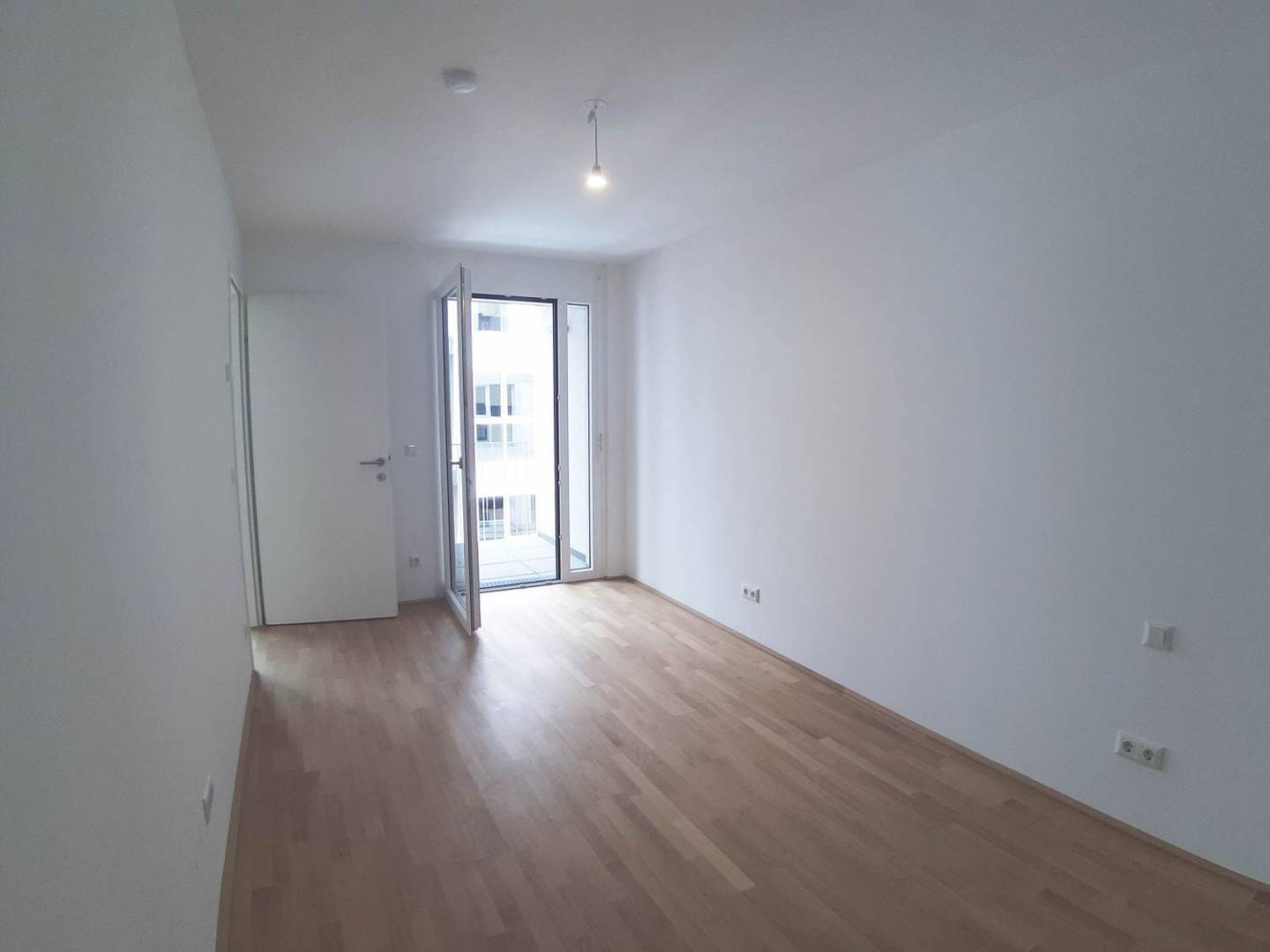Newly built apartment near Shopping City Nord with loggia