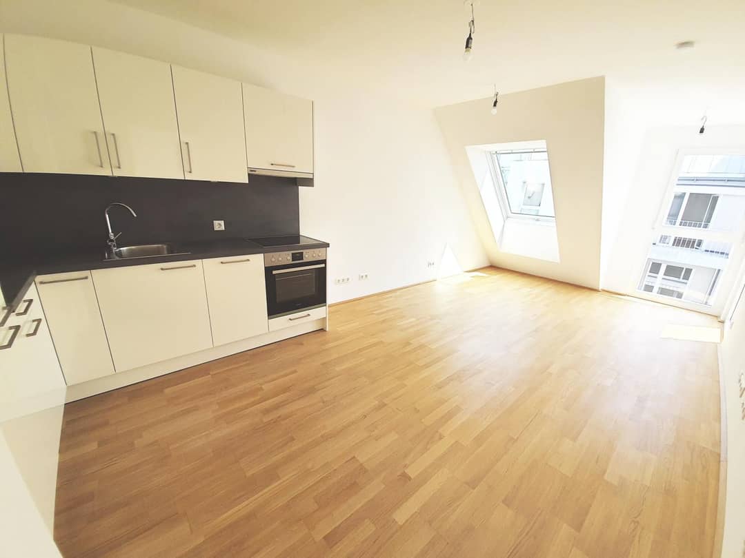 Moderne Dachgeschosswohnung mit Terrasse nahe Shopping City Nord