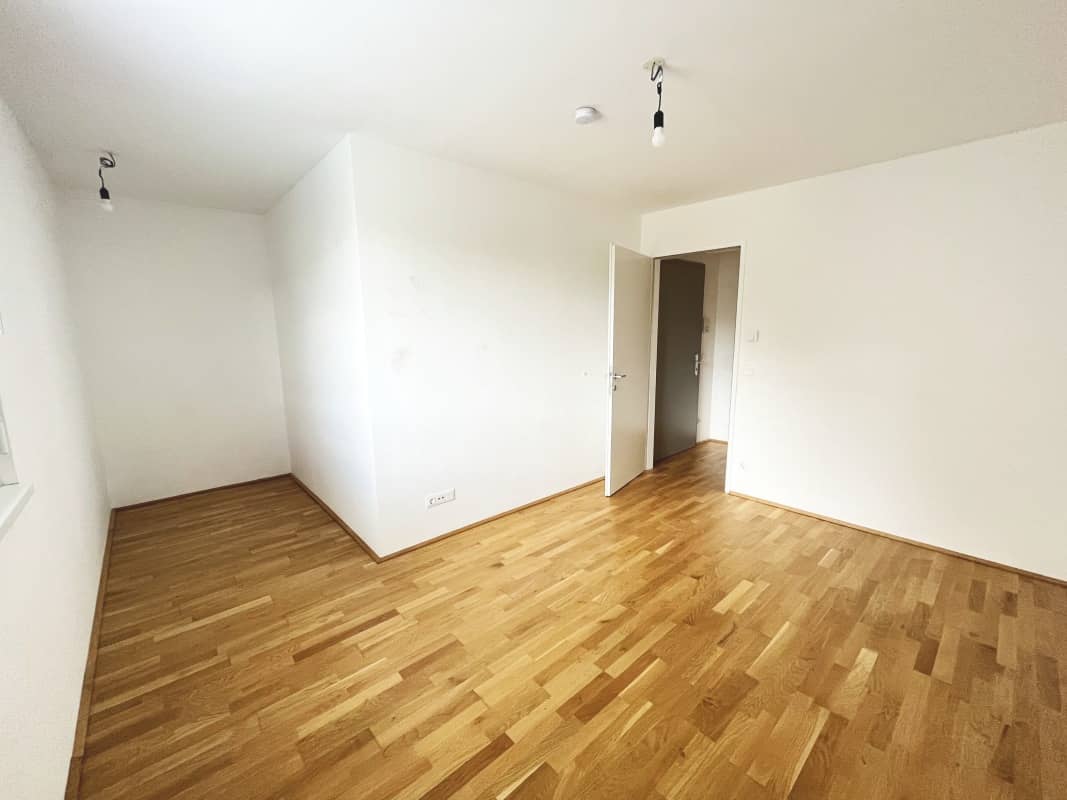 Apartment with Balcony and Ceiling Cooling