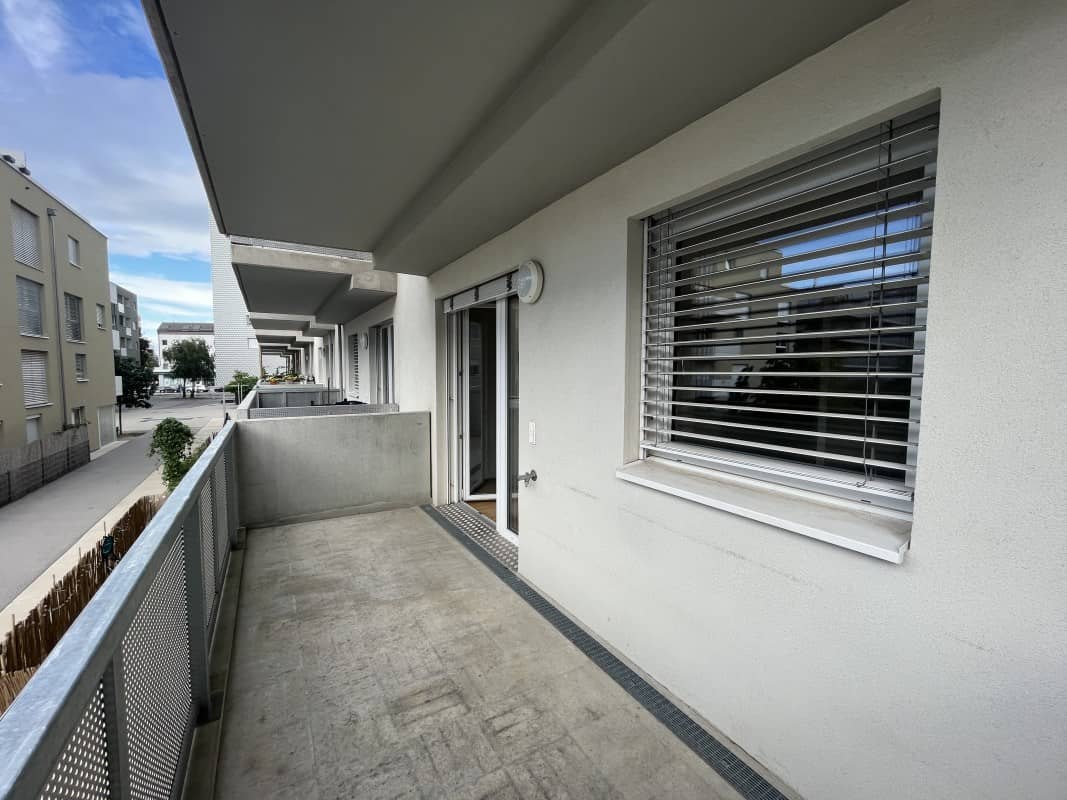 Apartment with Balcony and Ceiling Cooling