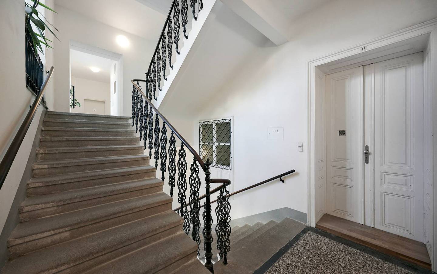 Apartment in renovated building with elevator