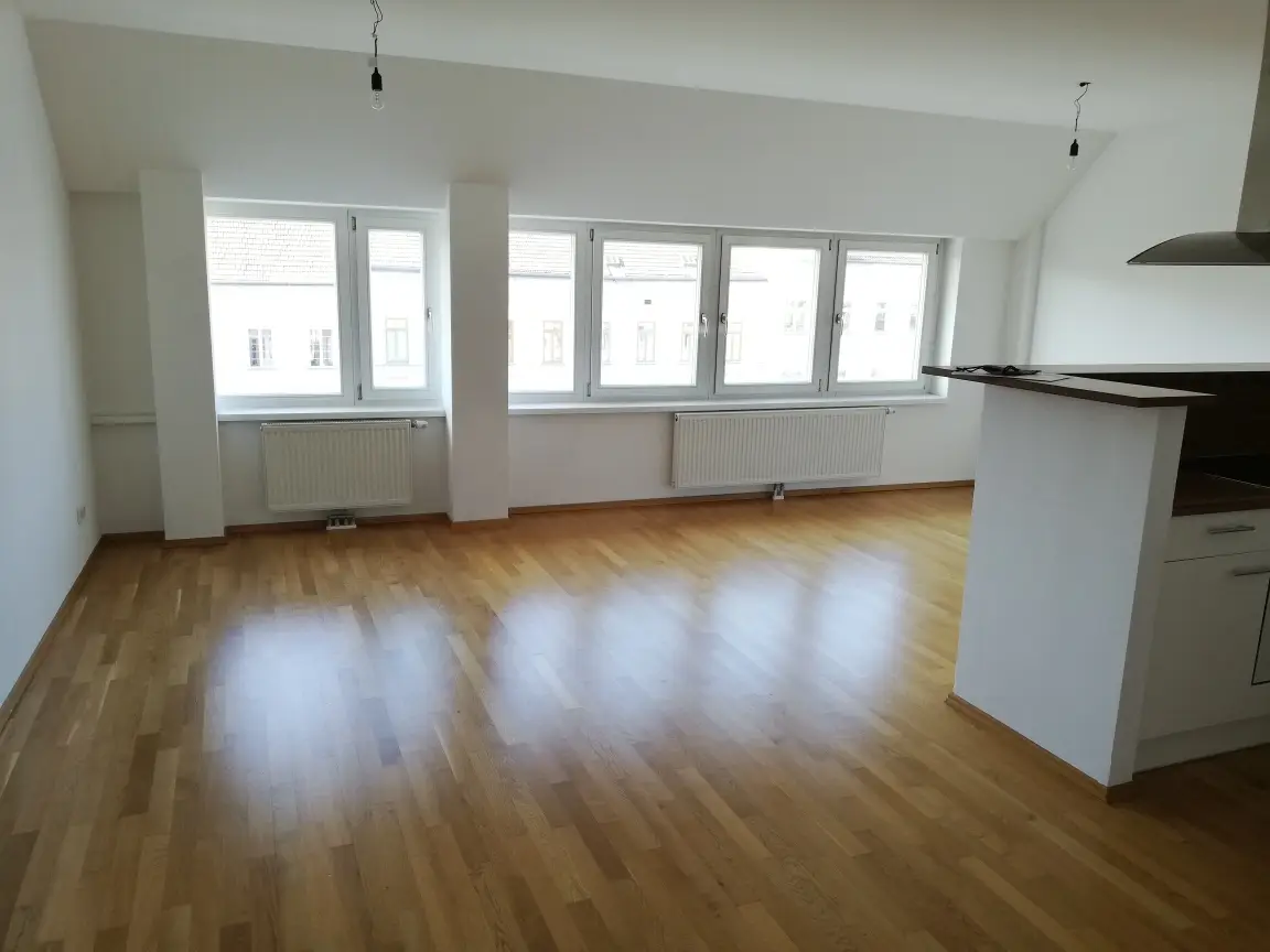 Dachgeschosswohnung mit Terrasse und Aufzug
