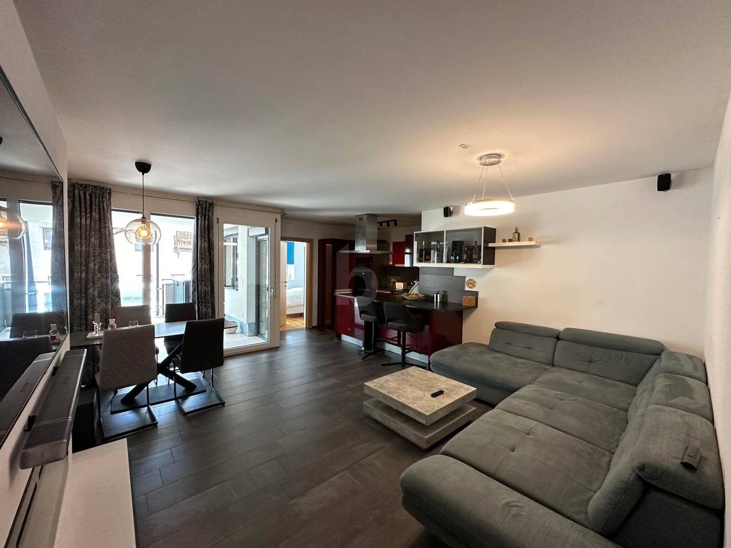 Bright apartment with large covered terrace and underground parking