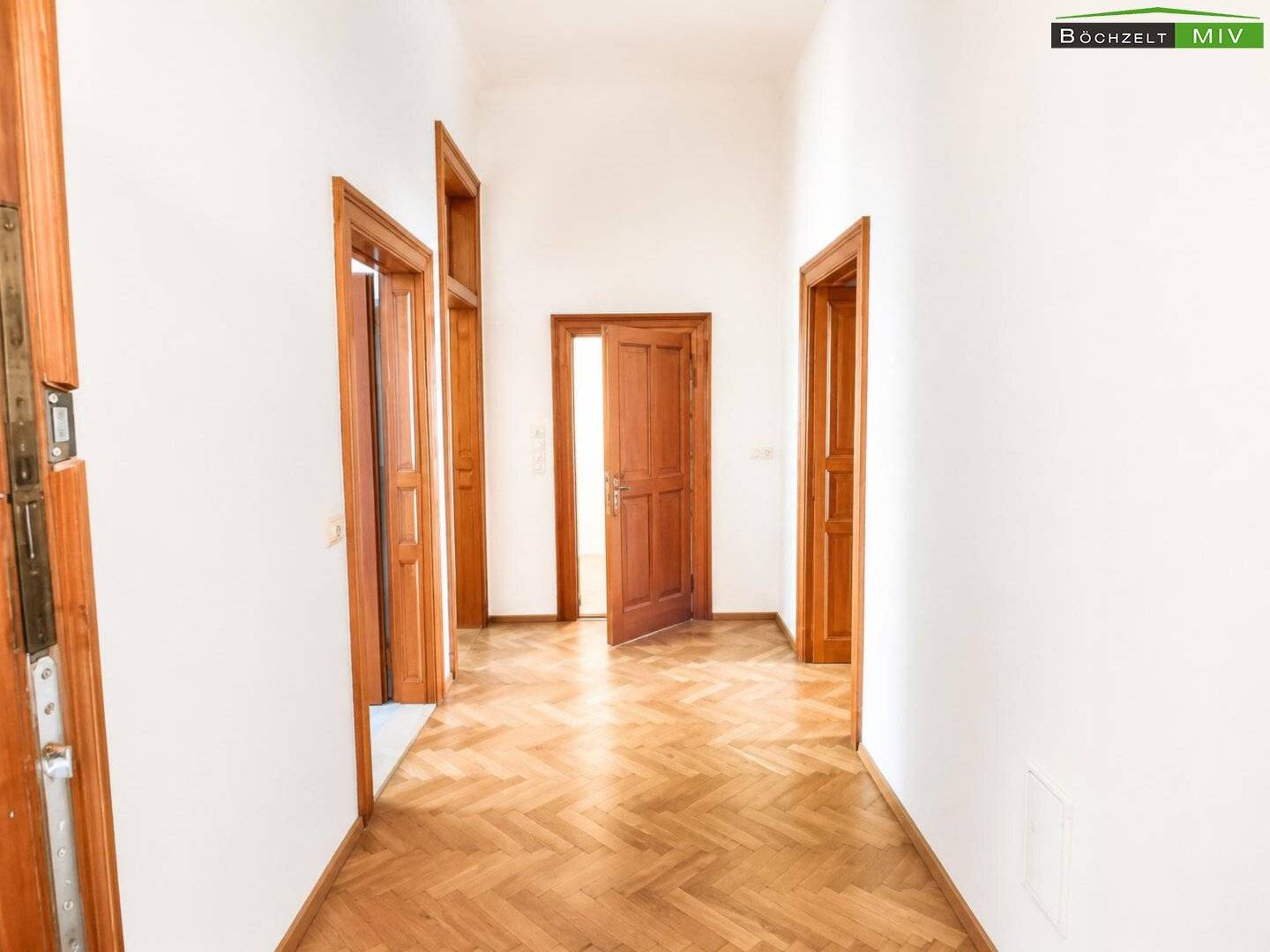 Wohnung im Kremplhof Leoben mit großer Wohnküche und sonnigem Eckbalkon