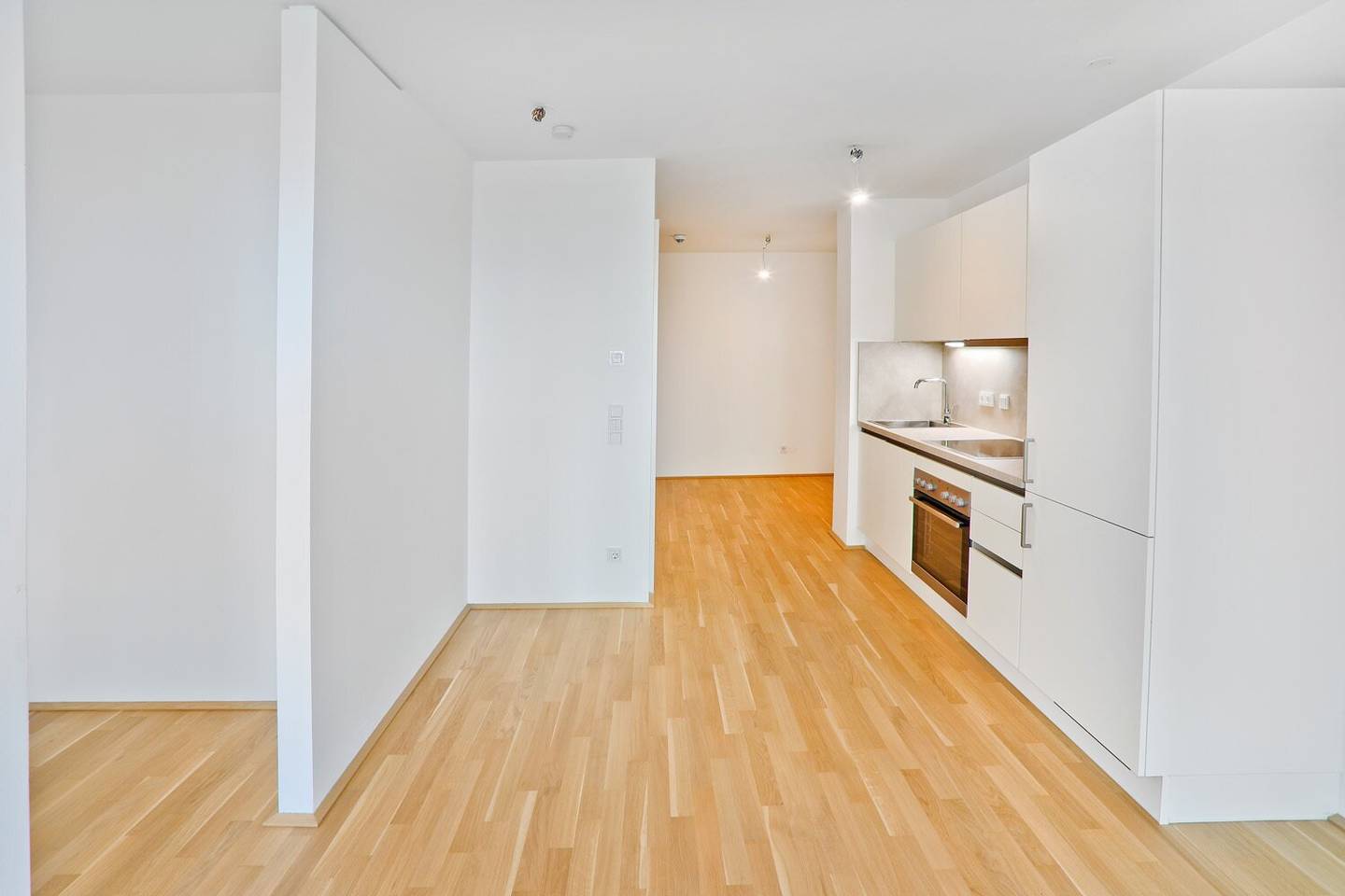 Newly built apartment with loggia near U4