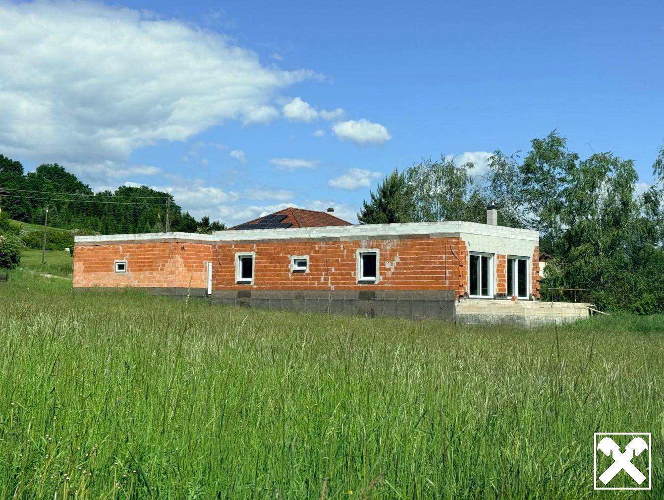 Rohbau-Bungalow mit Garten
