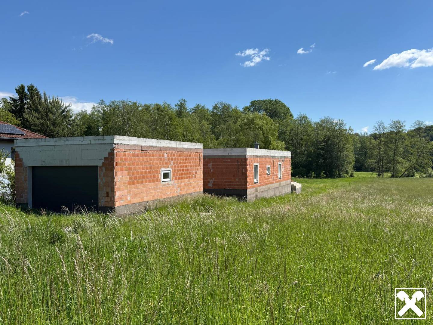 Rohbau-Bungalow mit Garten