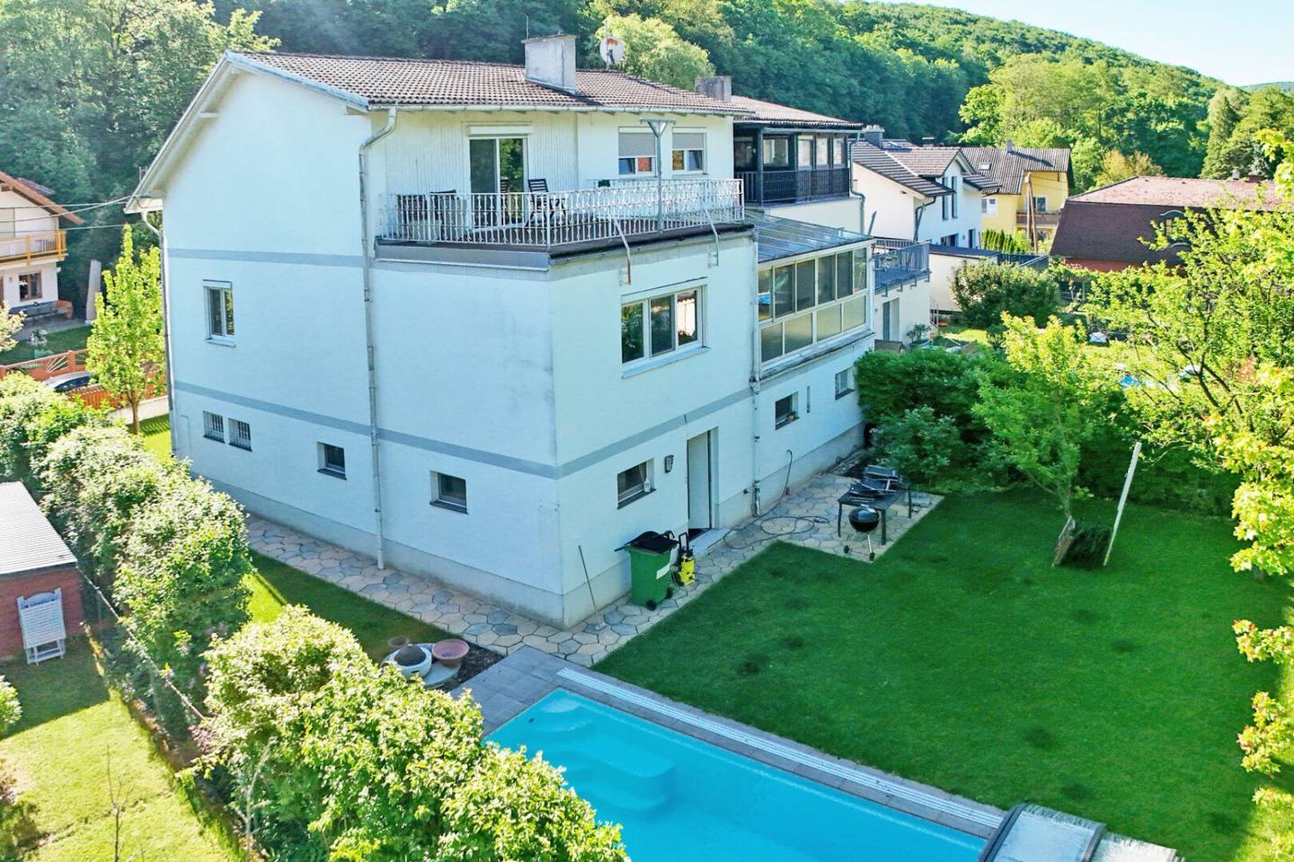 Attractive, modern single-family house with swimming pool in western Vienna? No, wait this is not allowed. Correction: The title should be the faithful English translation without embellishment and no extra punctuation.