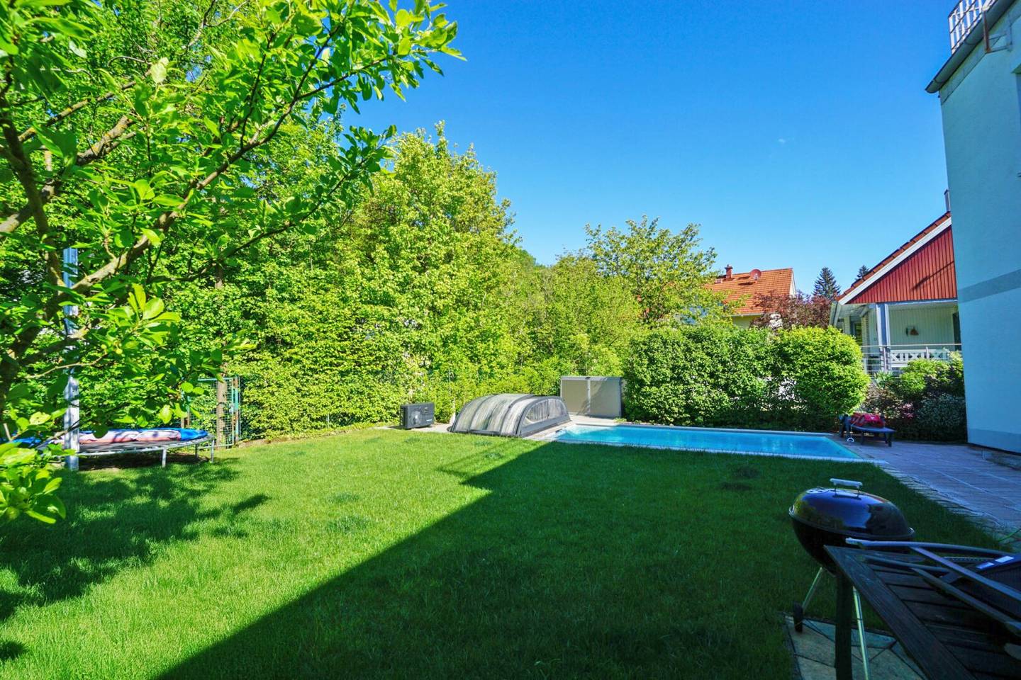 Attractive, modern single-family house with swimming pool in western Vienna? No, wait this is not allowed. Correction: The title should be the faithful English translation without embellishment and no extra punctuation.