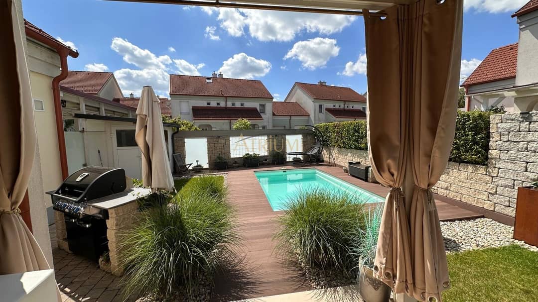 Charmantes Reihenhaus mit beheiztem Pool