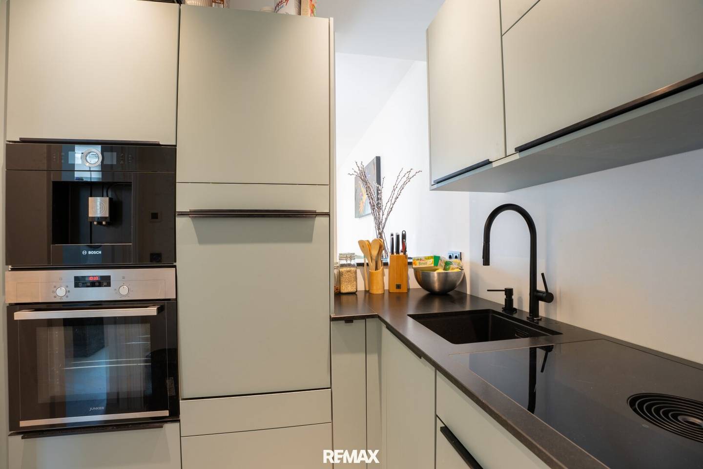 Freshly renovated apartment with balcony and lift
