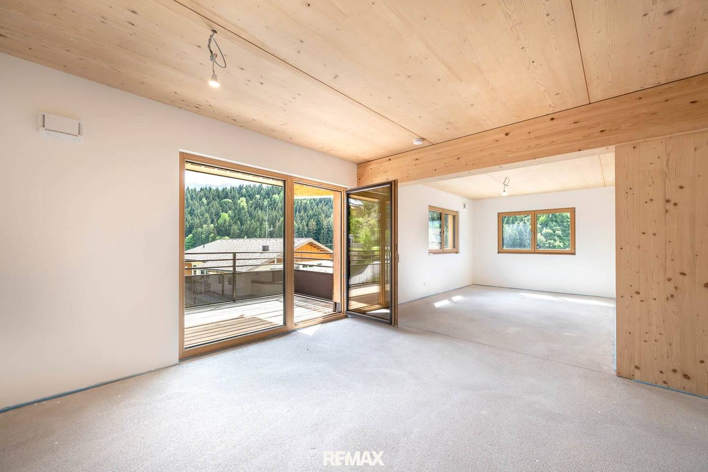 Wohnung Neubau Erstbezug Massivholzbau Balkon