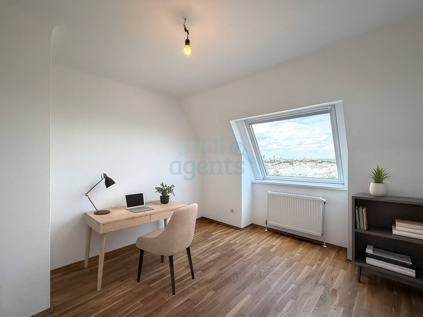 Dachgeschosswohnung hell großzügig modernisiert