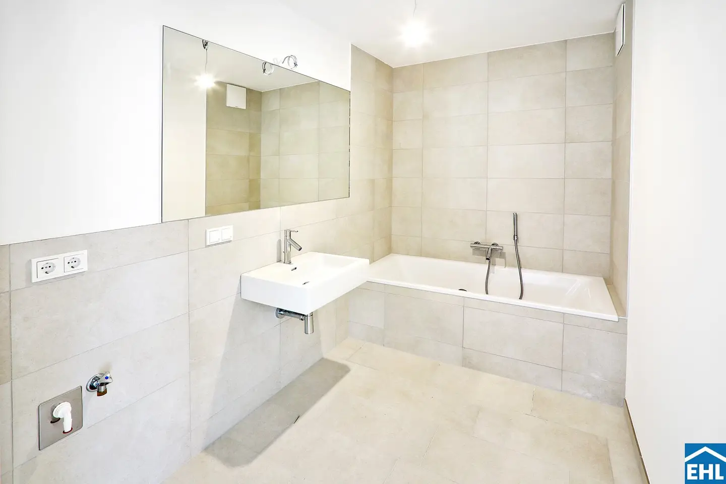 Apartment near universities with loggia and balcony