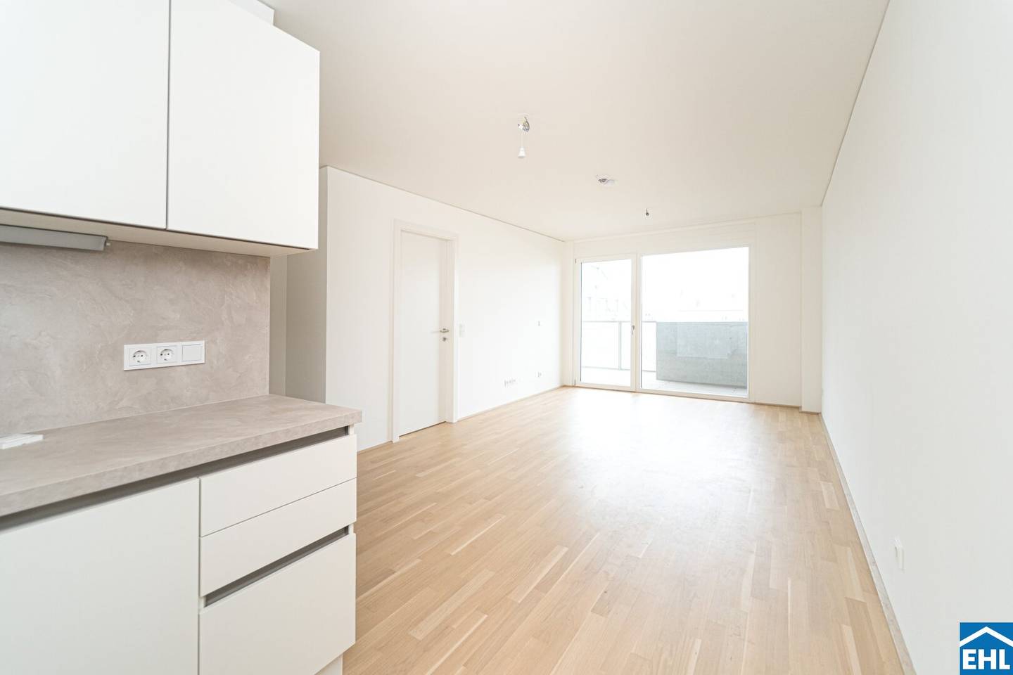 Apartment near university with balcony and loggia
