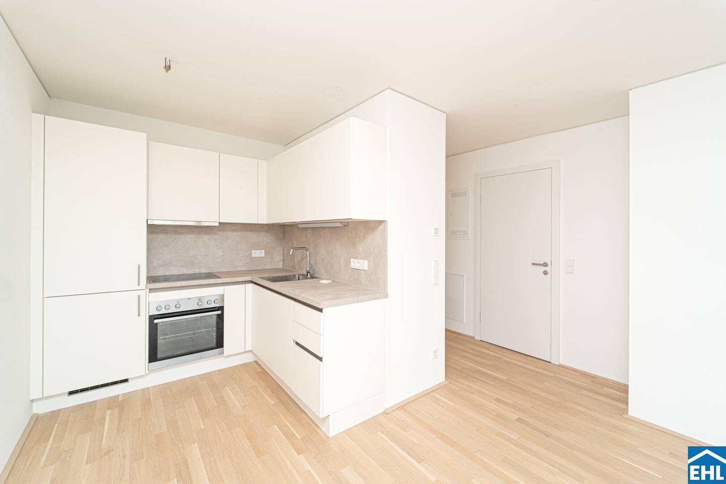 Apartment near university with balcony and loggia