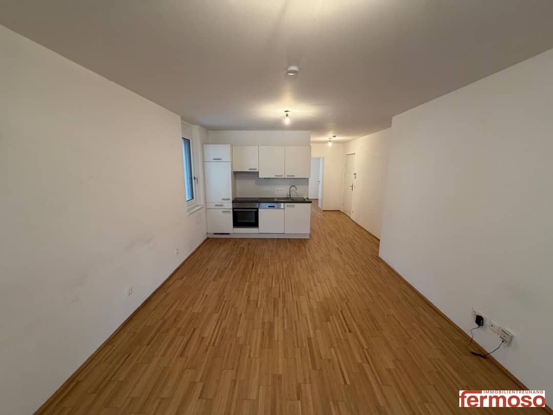 Neuwertige Wohnung mit Balkon und Einbauküche