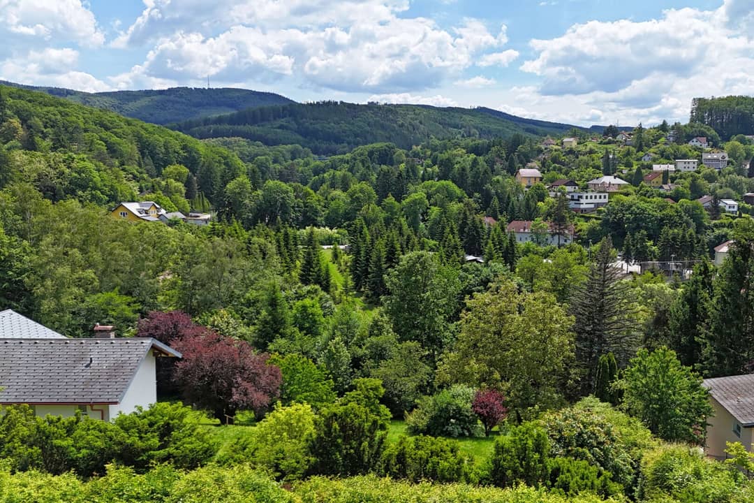Sonniges Grundstück mit Fernblick