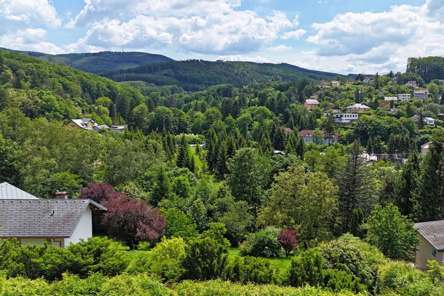 Sonniges Grundstück mit Fernblick