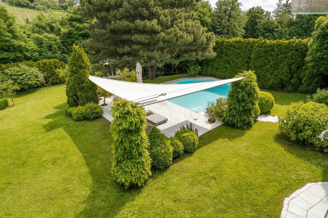 Maisonette apartment with private garden and pool in Grinzing