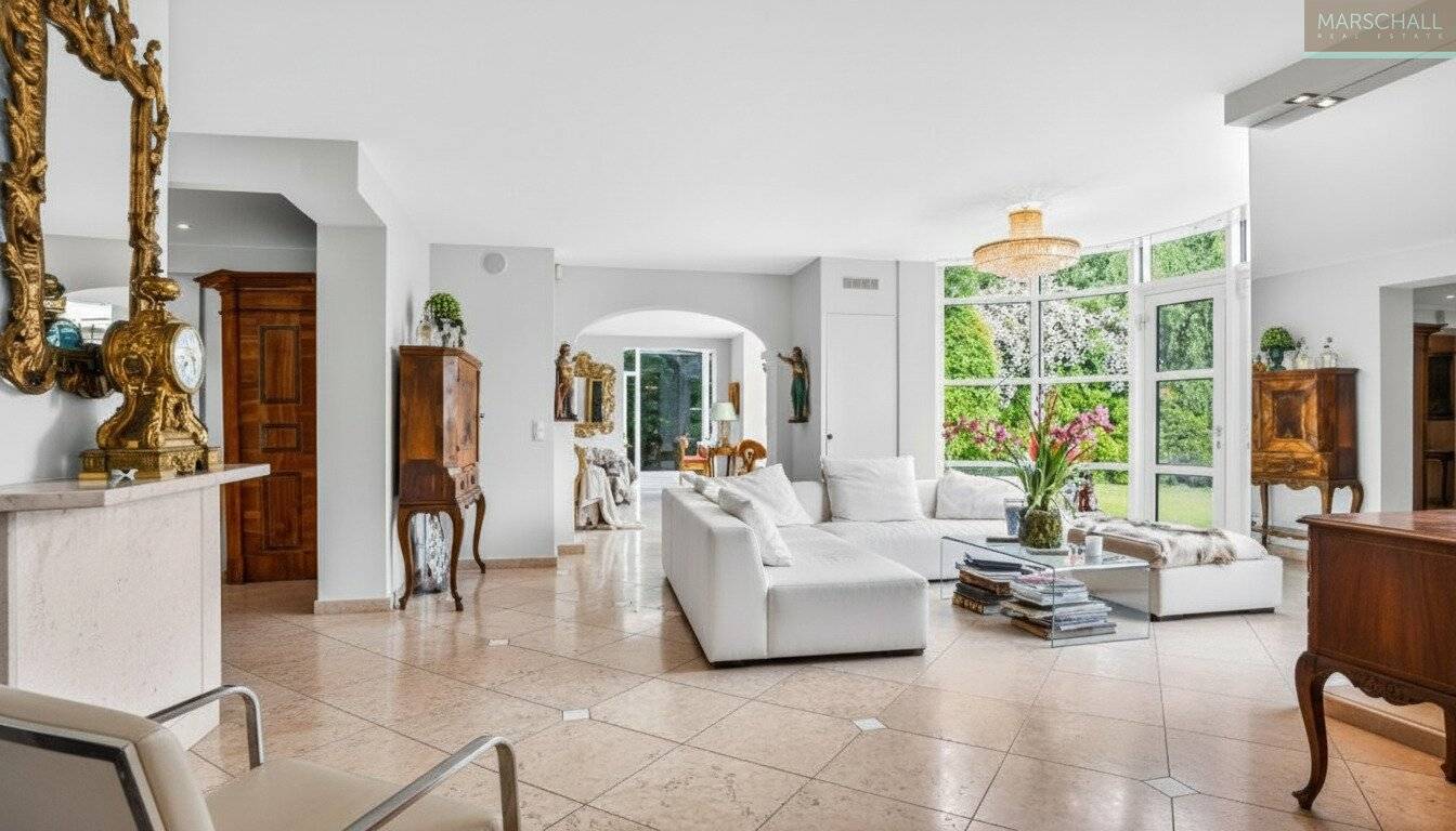 Maisonette apartment with private garden and pool in Grinzing