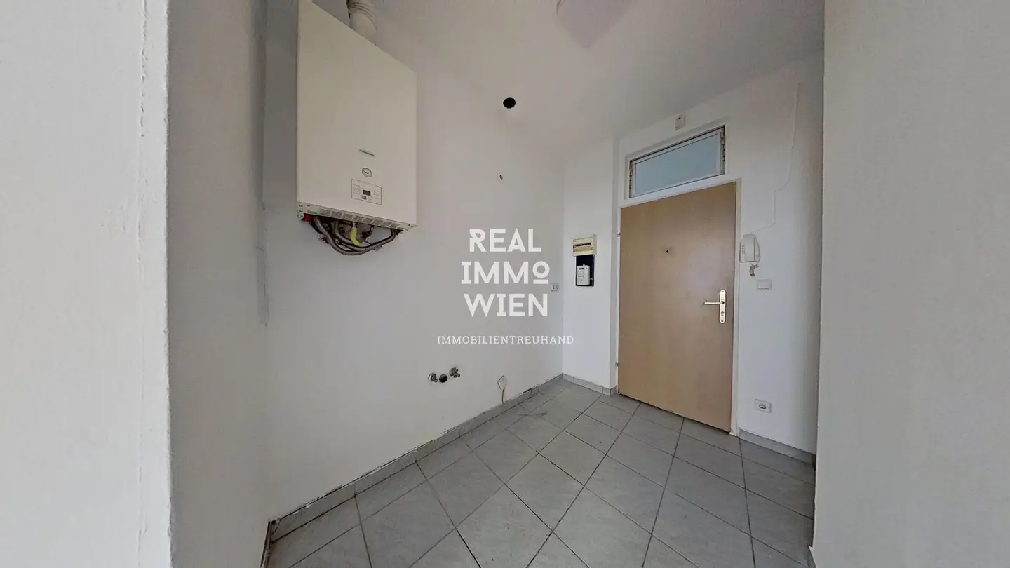Apartment in need of renovation with good transport links