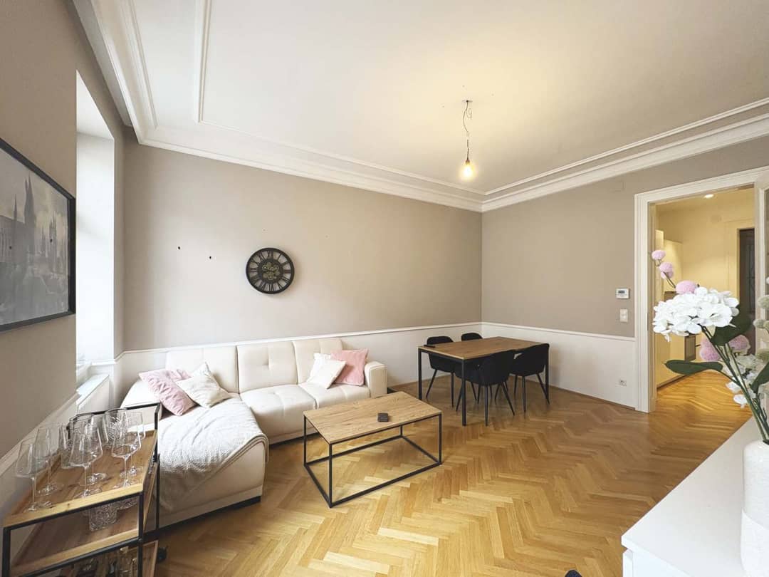 Altbauwohnung gut angebunden