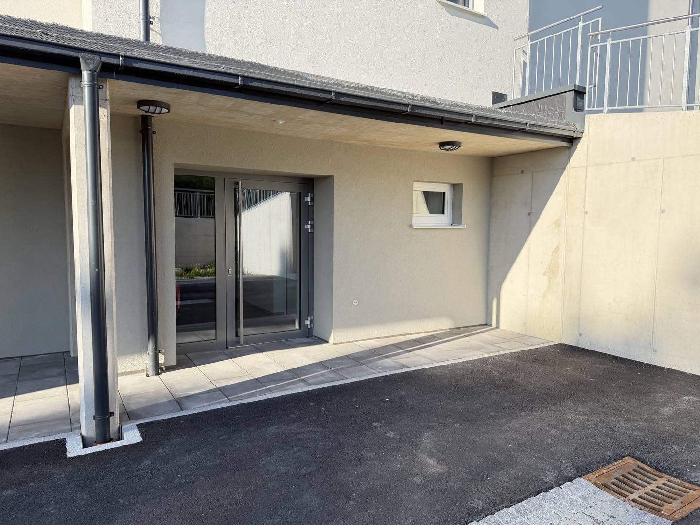 Apartment with direct garden access by the pond
