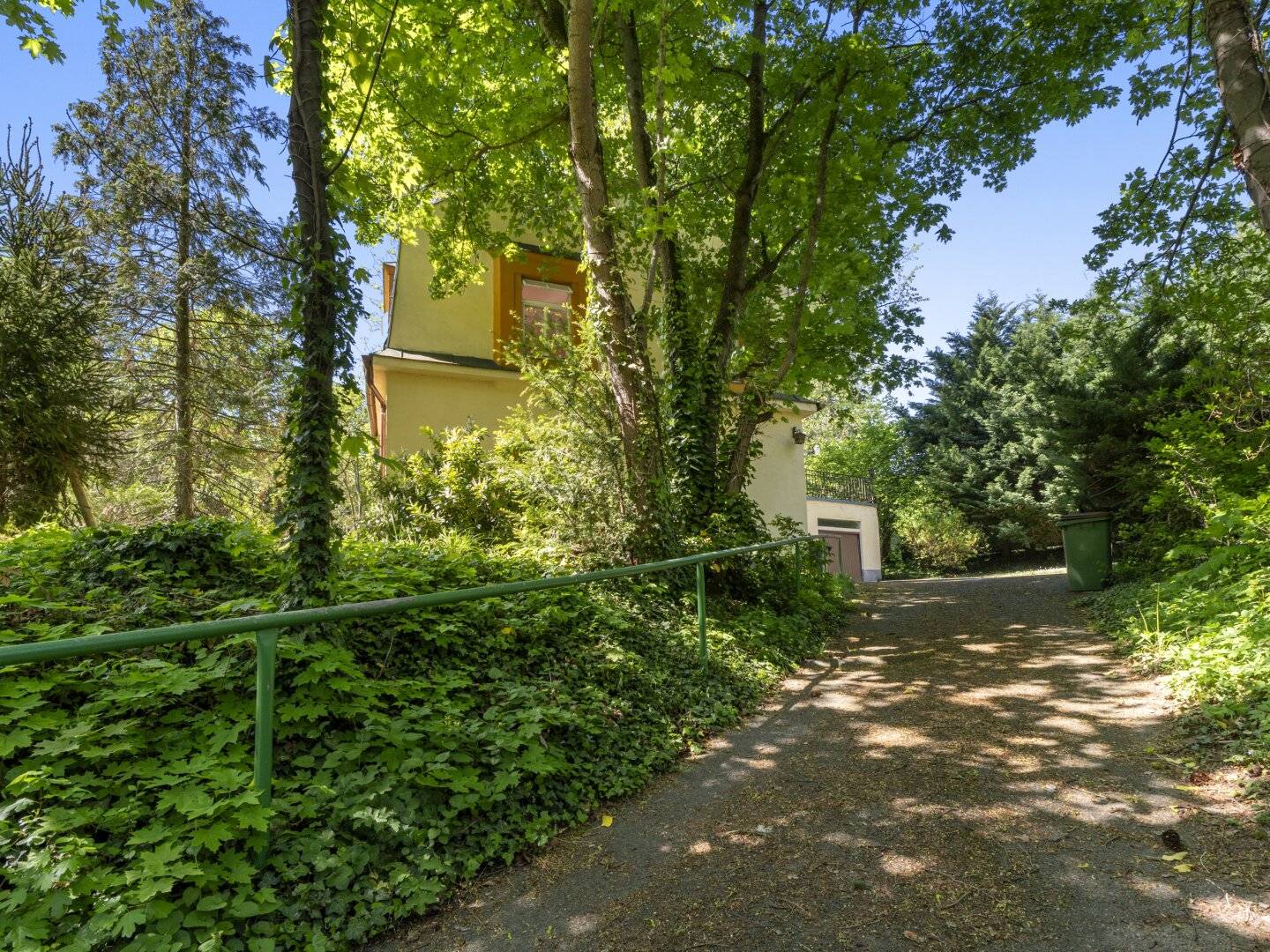 Plot with Existing Building | 922 m² | Hernals
