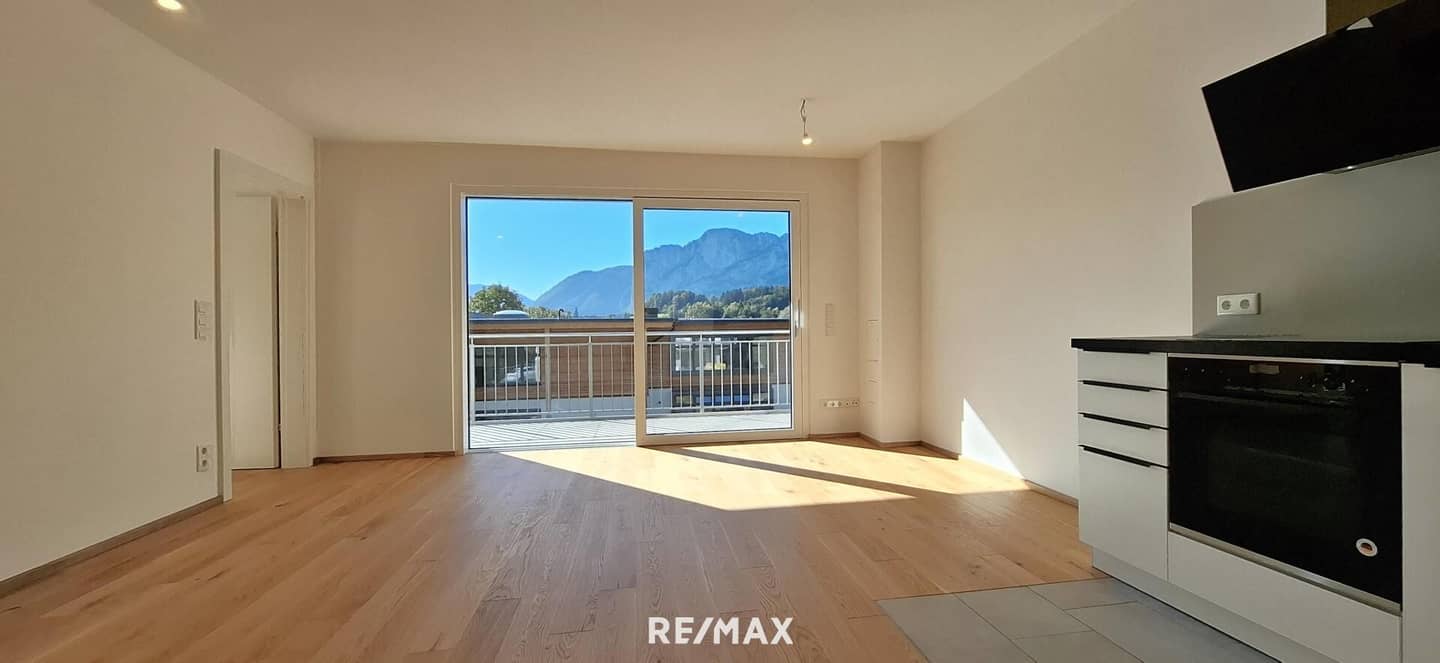 Neubauwohnung mit sonnigem Balkon und Bergblick