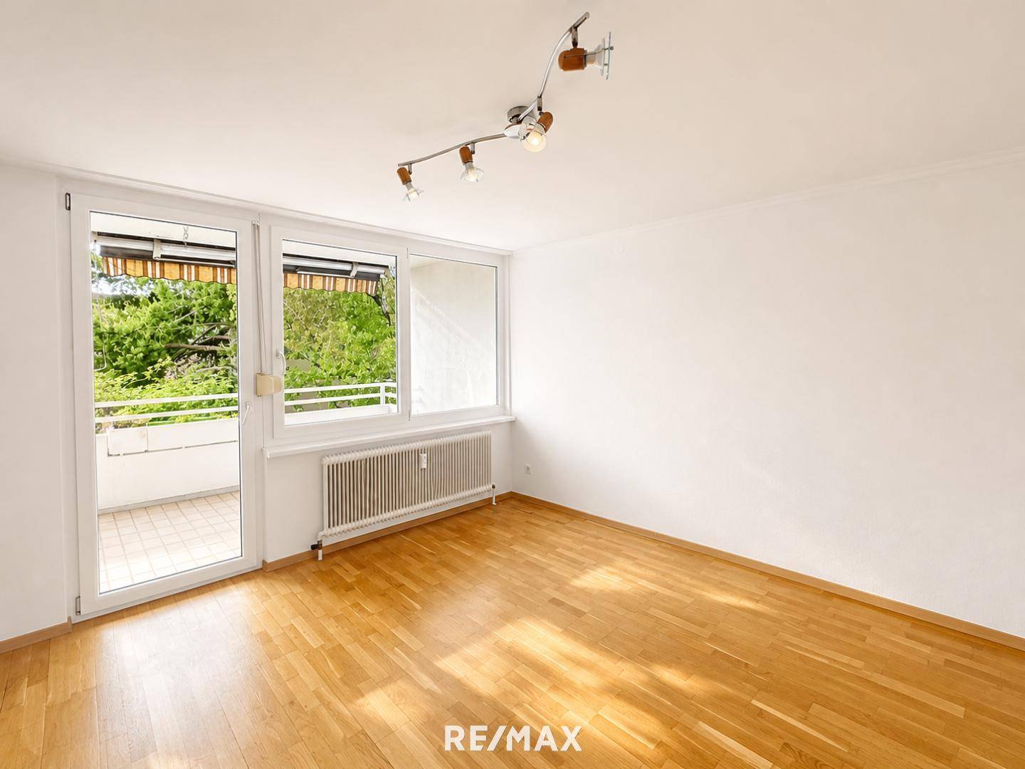 Apartment quiet location green view parking