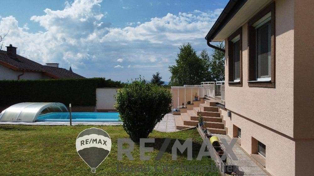 Einfamilienhaus mit Pool in Hornstein