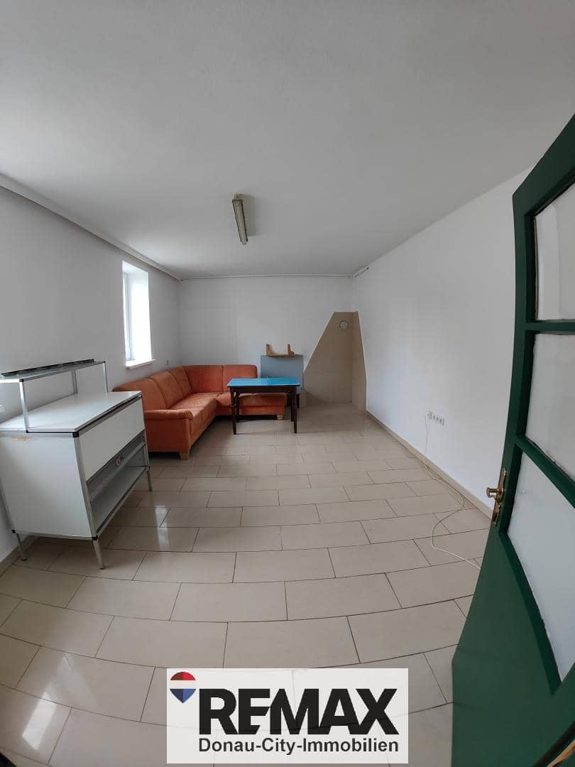 Retail Space with Storage in Stopfenreuth