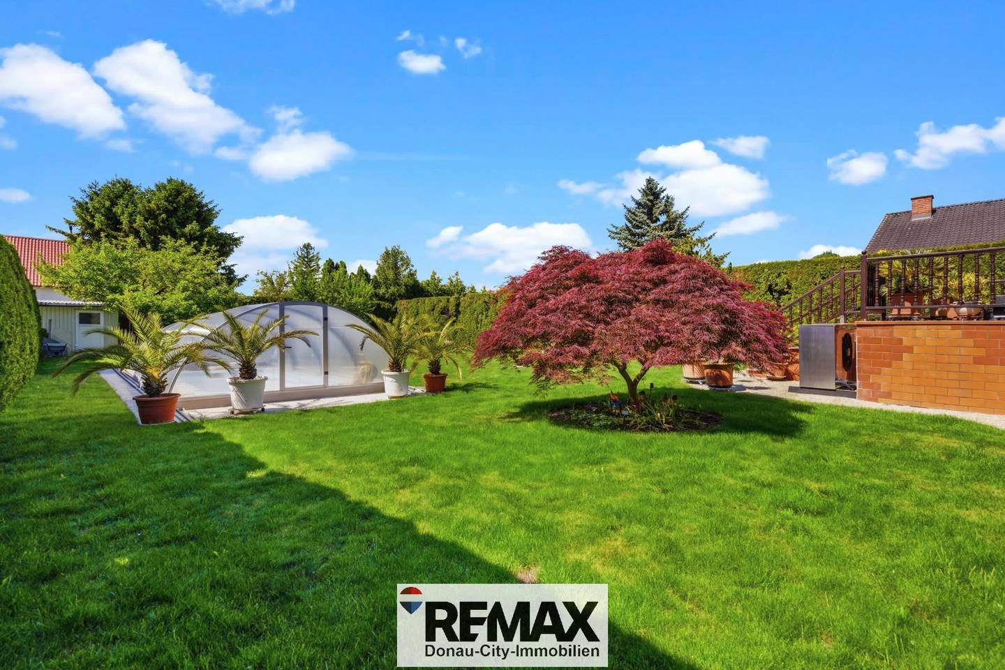 Family House with Garden and Pool