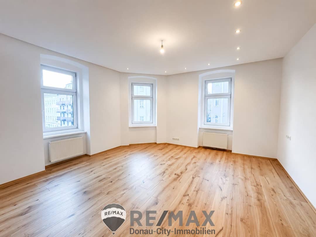 Apartment in city center bright renovated with elevator